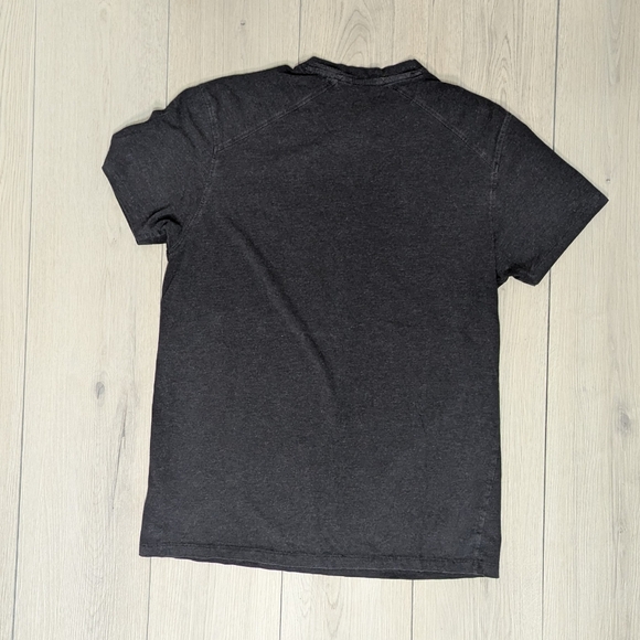 Kenneth Cole sz medium heathered black dl gray henley tshirt - Picture 2 of 5
